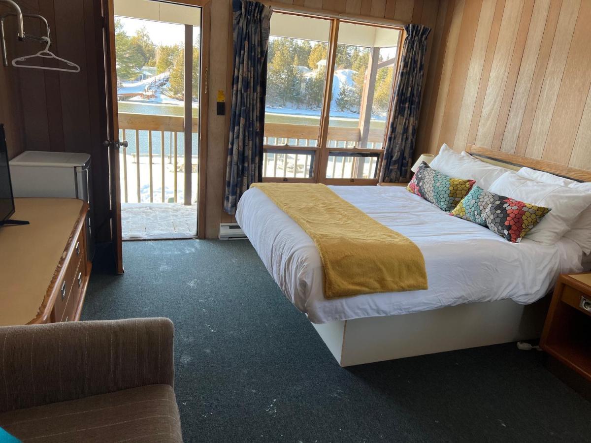 Kit Wat Motel & Marina Sauble Beach Eksteriør billede