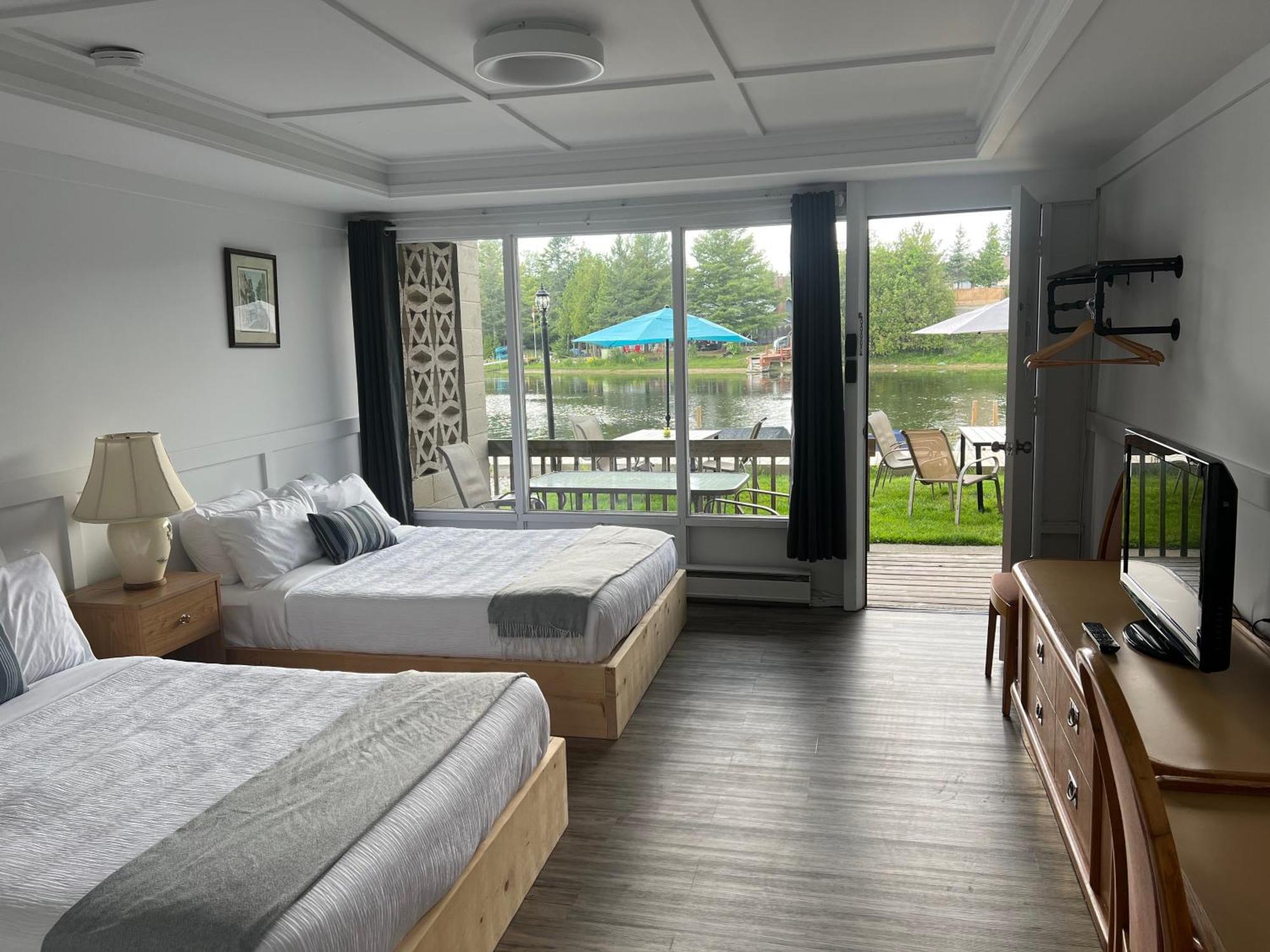 Kit Wat Motel & Marina Sauble Beach Eksteriør billede
