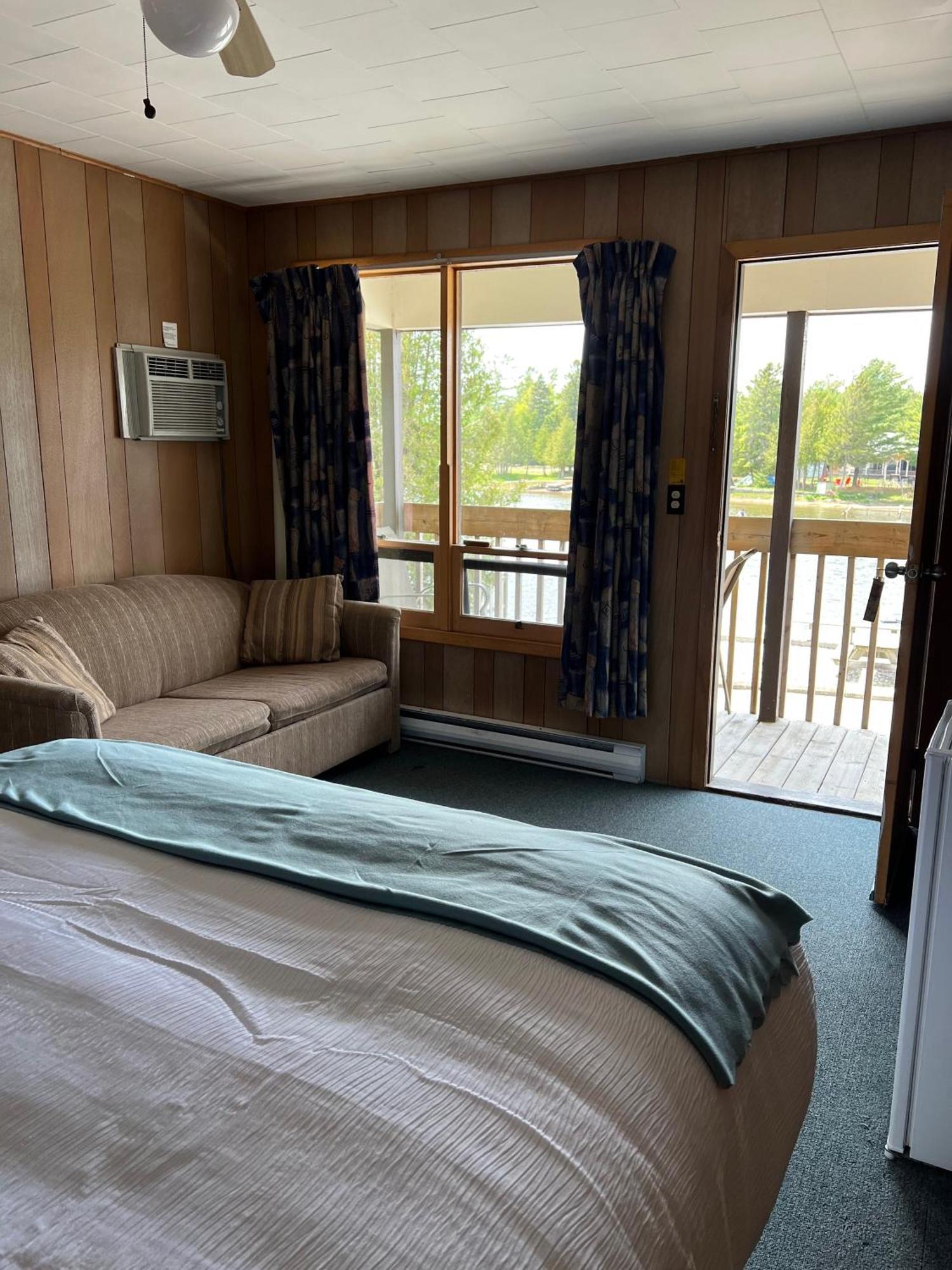 Kit Wat Motel & Marina Sauble Beach Eksteriør billede