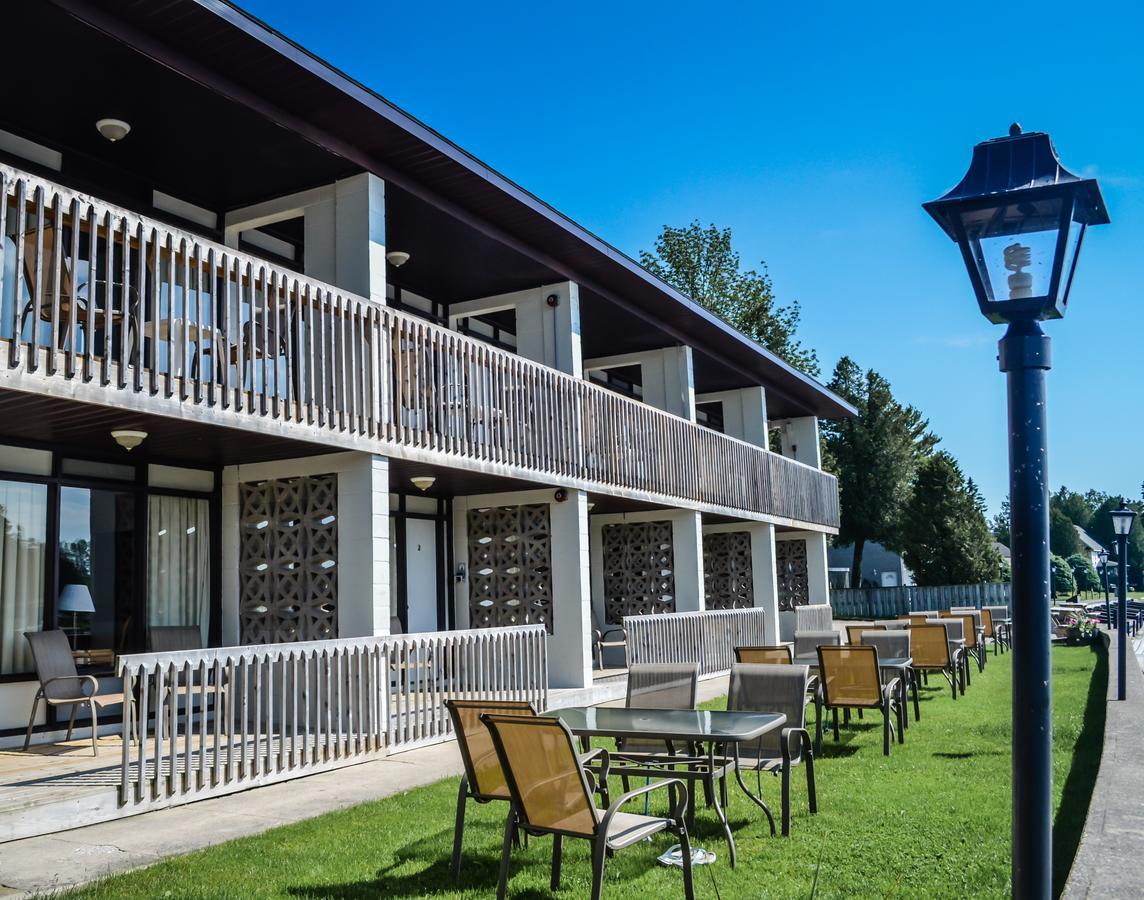 Kit Wat Motel & Marina Sauble Beach Eksteriør billede