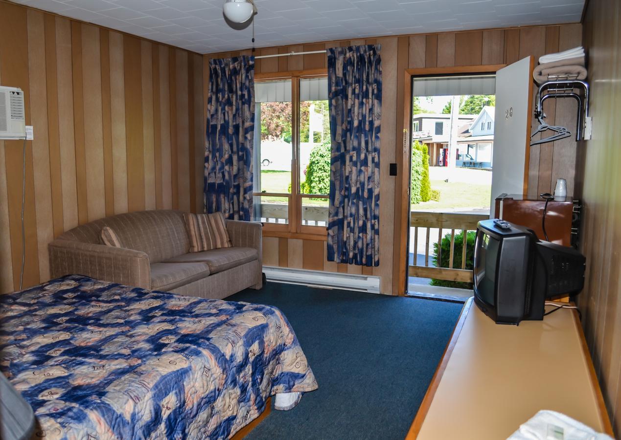 Kit Wat Motel & Marina Sauble Beach Eksteriør billede