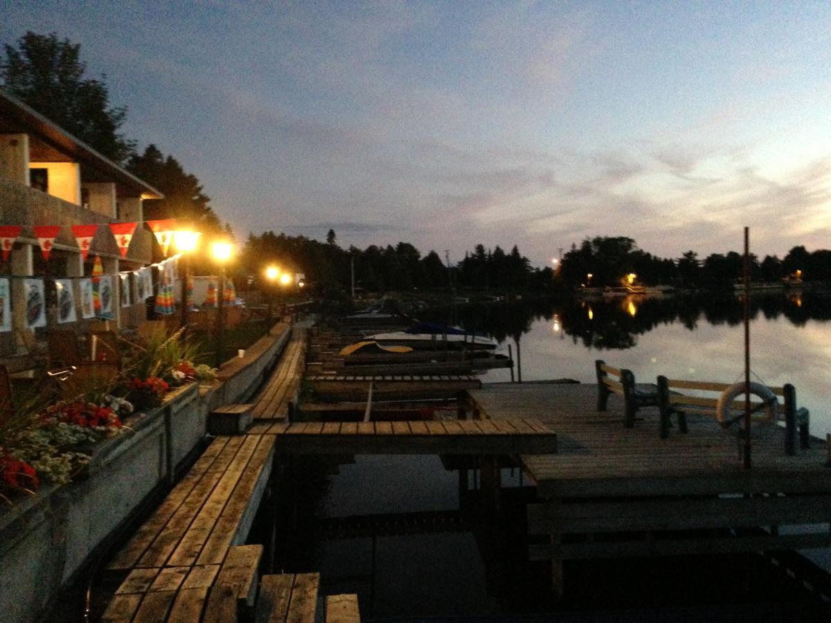 Kit Wat Motel & Marina Sauble Beach Eksteriør billede