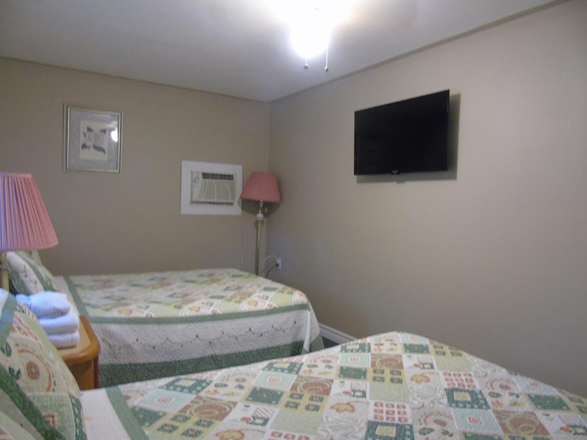 Kit Wat Motel & Marina Sauble Beach Eksteriør billede